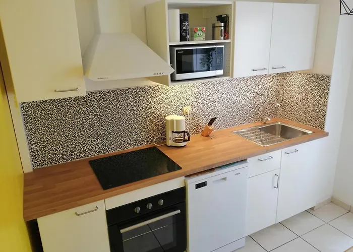 Nicolas - 2 Chambres, Balcon, Parking Prive, Clim דירה *